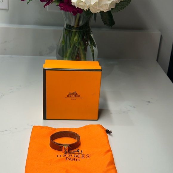Hermes Leather Bracelet with gold tone hardware + Box + Dusty - Picture 2 of 8